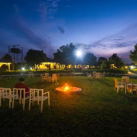 Tusk And Roar Corbett Resort, Jim Corbett Рамнагар Экстерьер фото